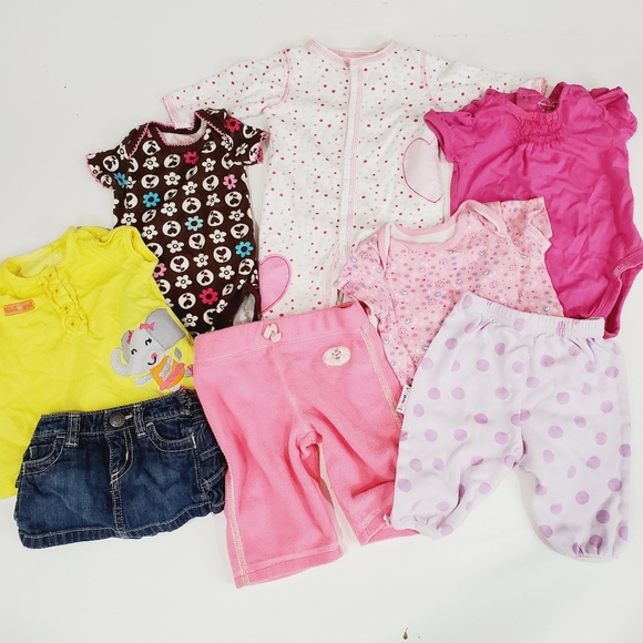 8 pc Mix & Match Outfits Bundle Size 0-3M Disney - Picture 2 of 7
